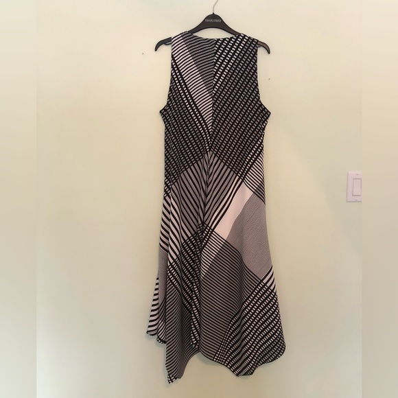 Zoe black and white dress - Picture 2 of 2